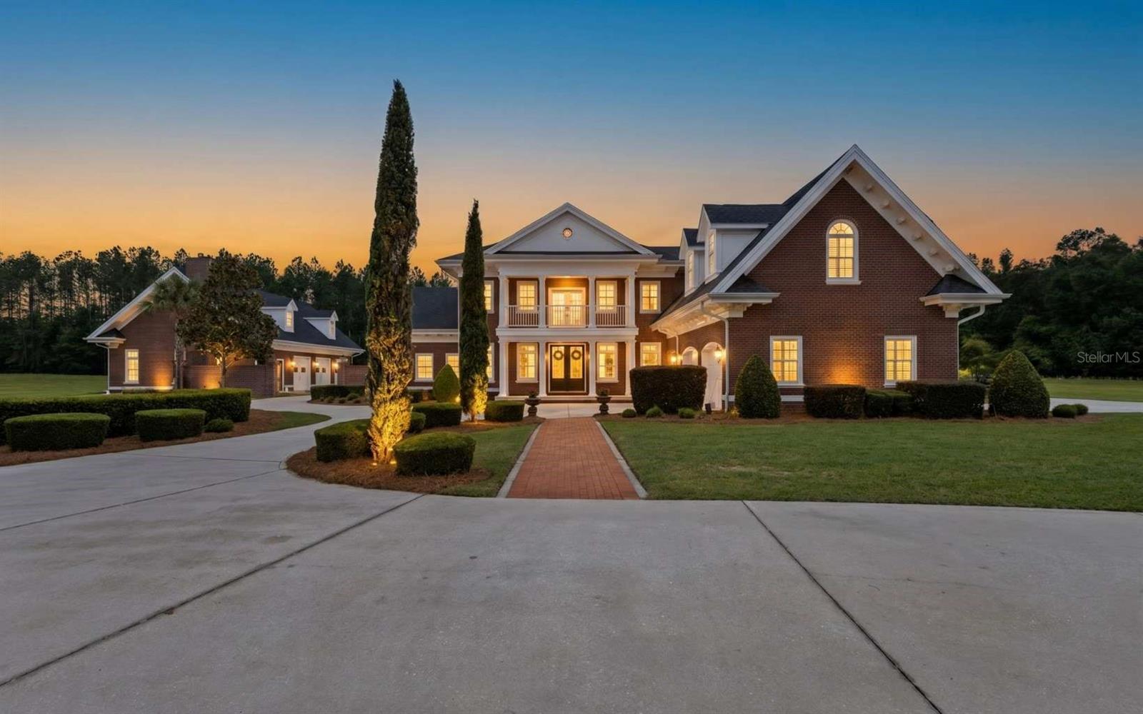 537 SW WINDSOR DRIVE