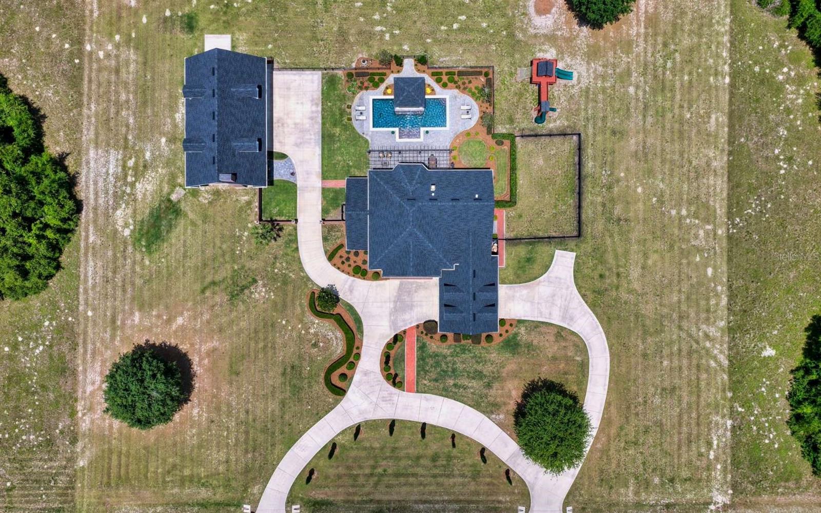 537 SW WINDSOR DRIVE