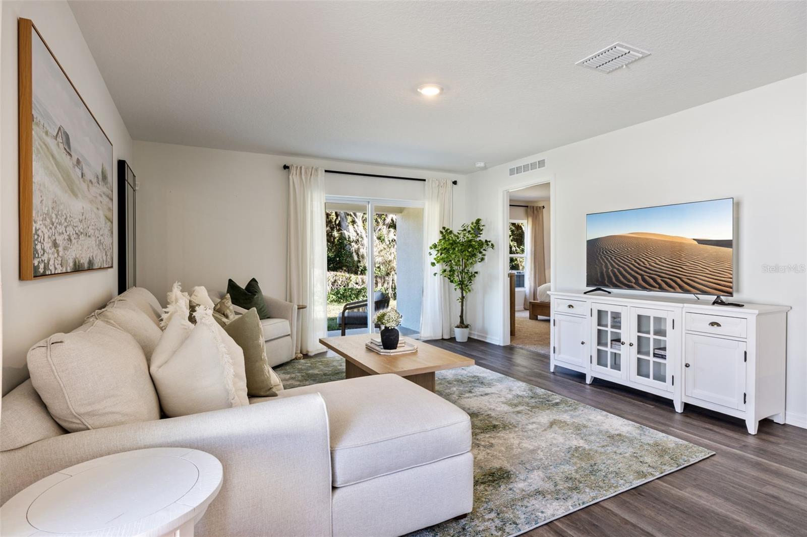 MAGNOLIA POINTE - Residential