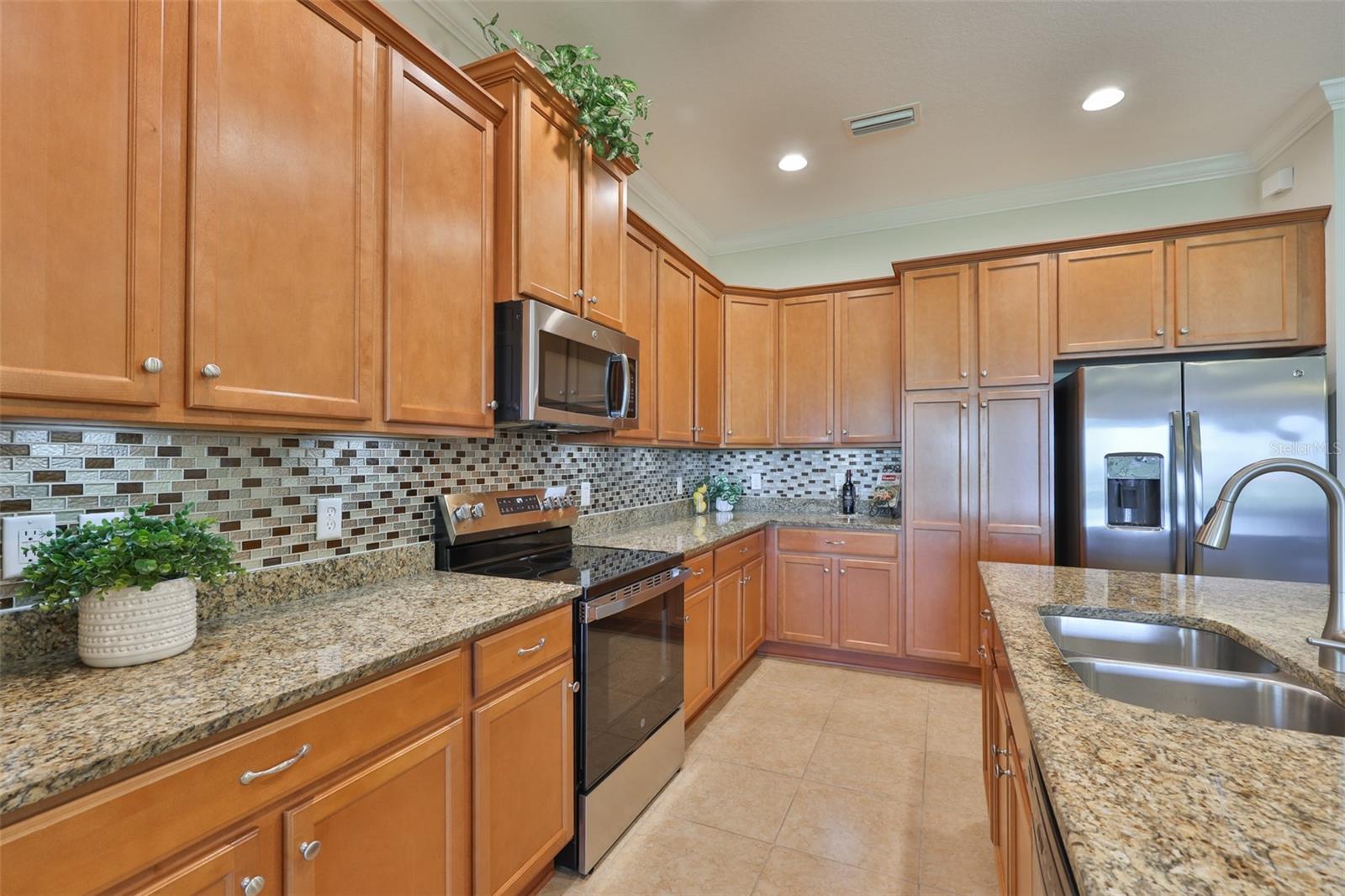 SUN CITY CENTER UNIT 274 & 2 - Residential