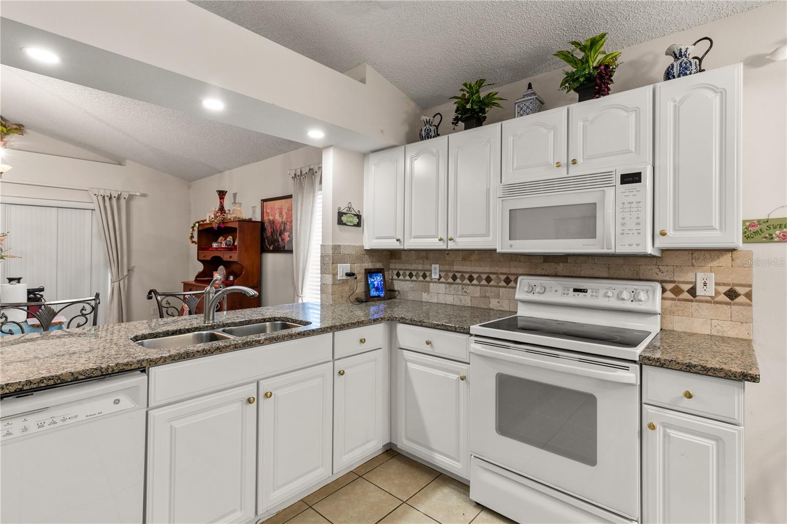 3785 AVON COURT