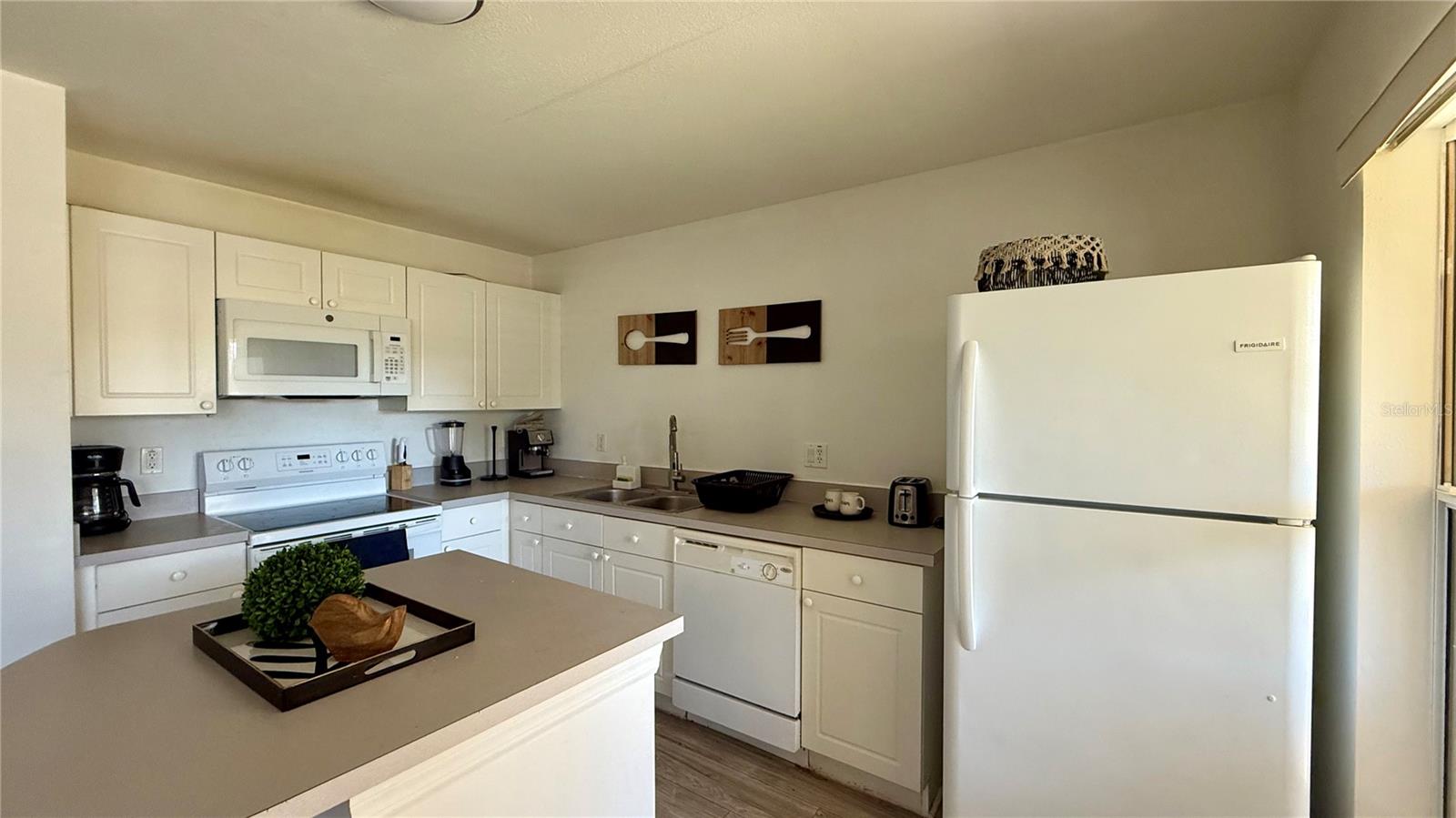 CLUB CORTILE - Residential Lease