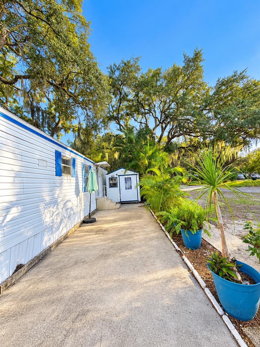 1301 LIVE OAK PARKWAY