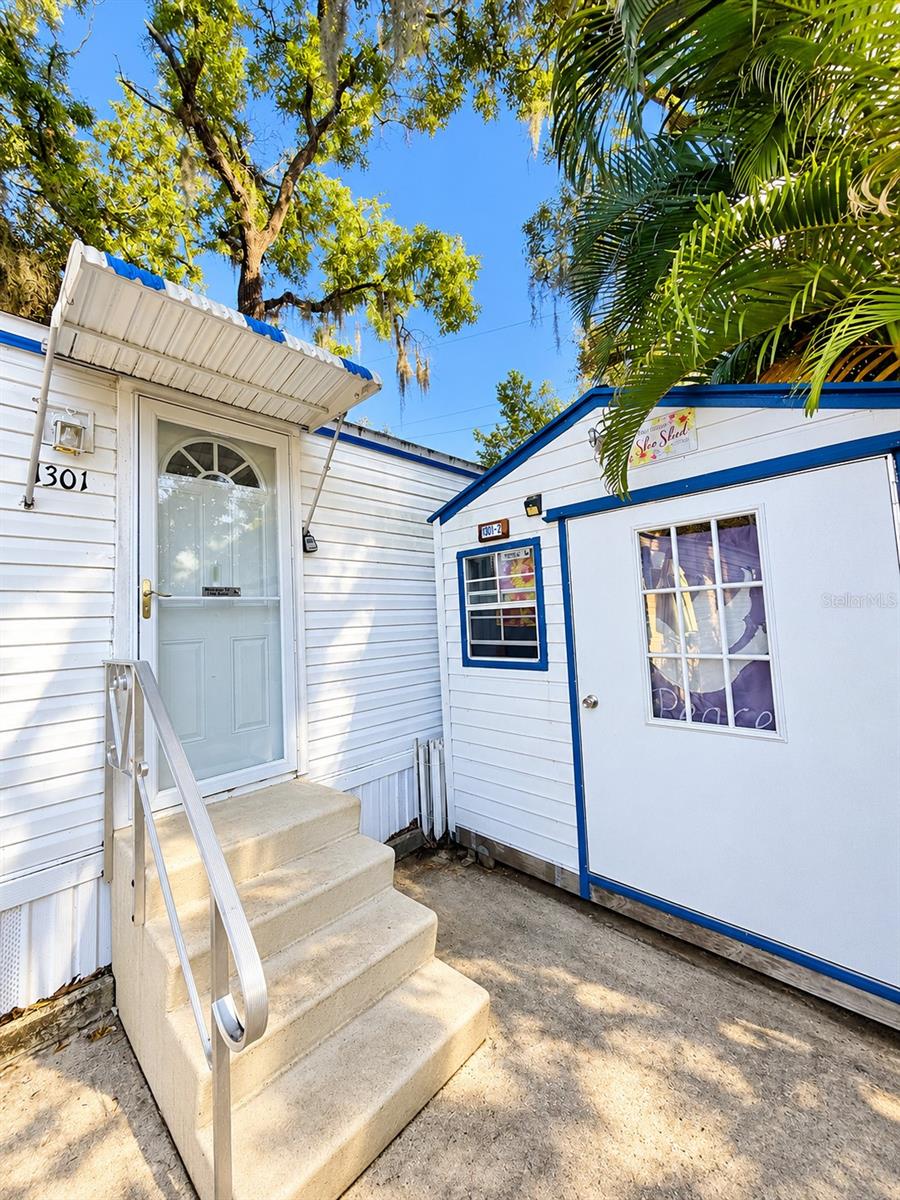 1301 LIVE OAK PARKWAY