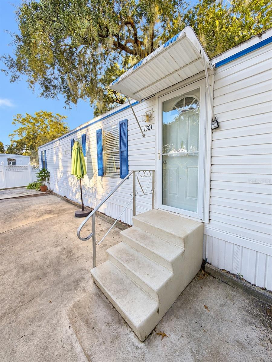 1301 LIVE OAK PARKWAY