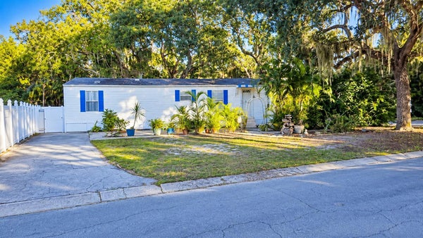 1301 LIVE OAK PKWY, TARPON SPRINGS, FL 34689 - Image 6ed09b2808592c906dbbfab4f3f8d8f5/4090888390