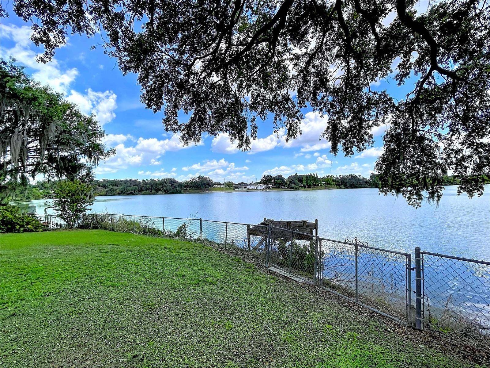 LAKESTHE 02 - Residential