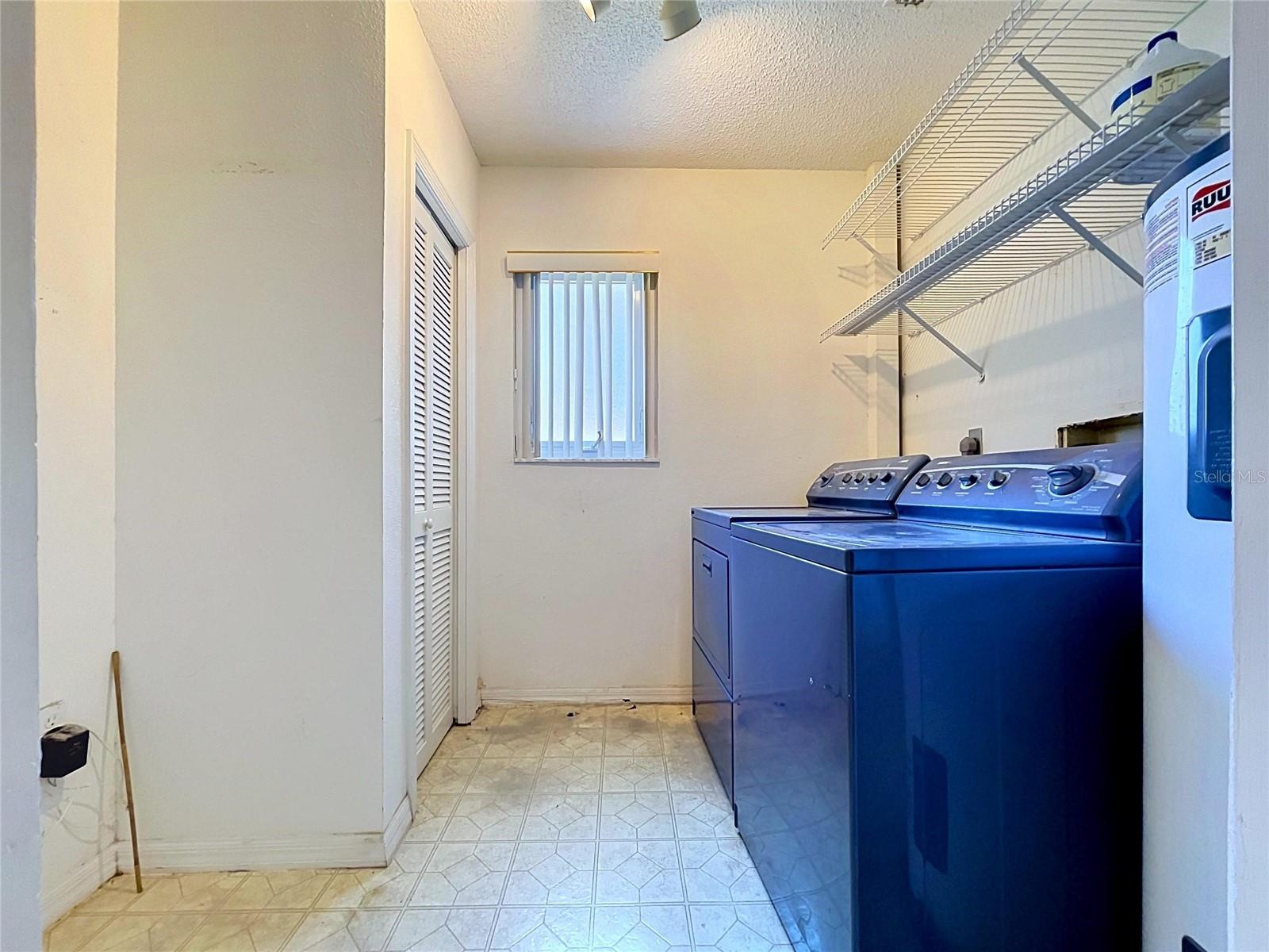 LAKESTHE 02 - Residential