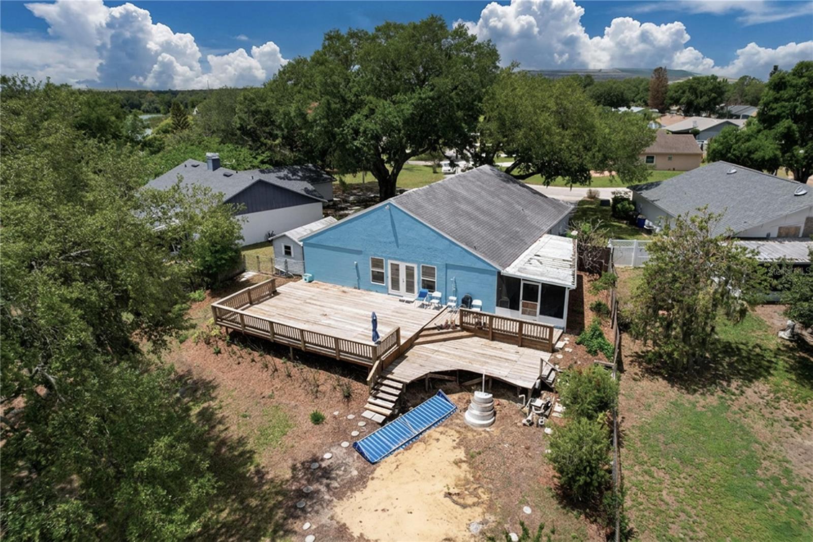 LAKESTHE 02 - Residential