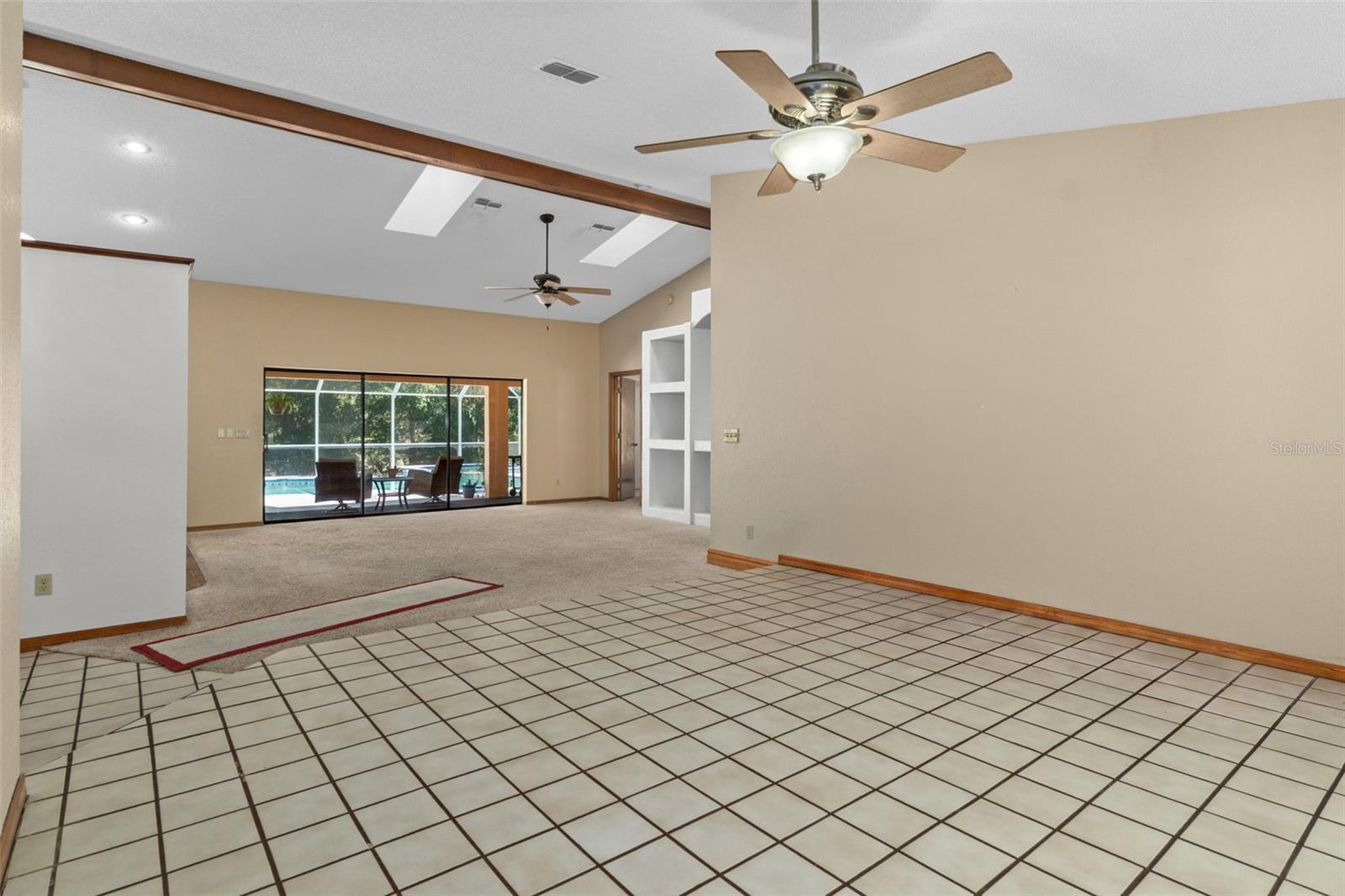 VOSS OAK LAKE ESTATE - Residential