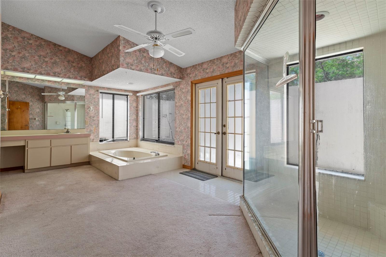 VOSS OAK LAKE ESTATE - Residential