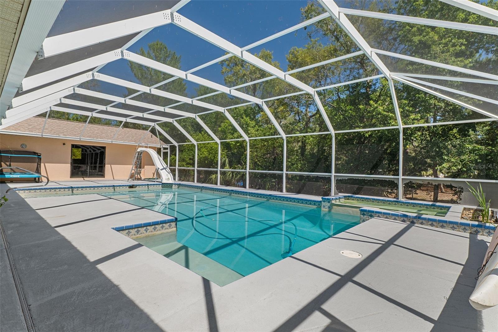 VOSS OAK LAKE ESTATE - Residential