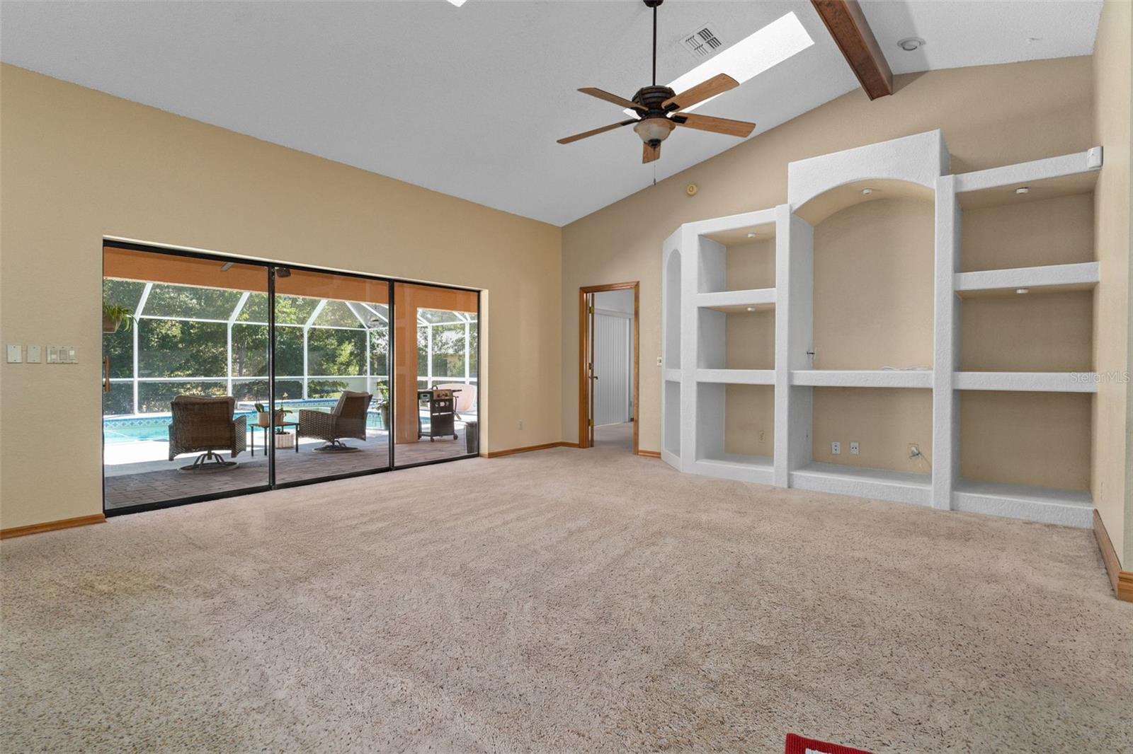 VOSS OAK LAKE ESTATE - Residential