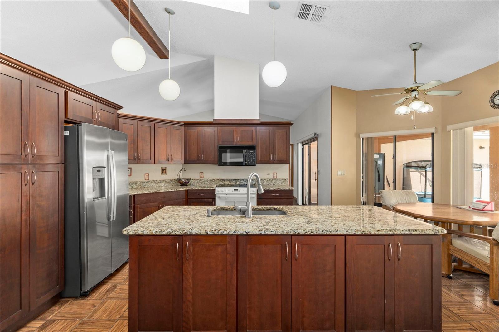 VOSS OAK LAKE ESTATE - Residential