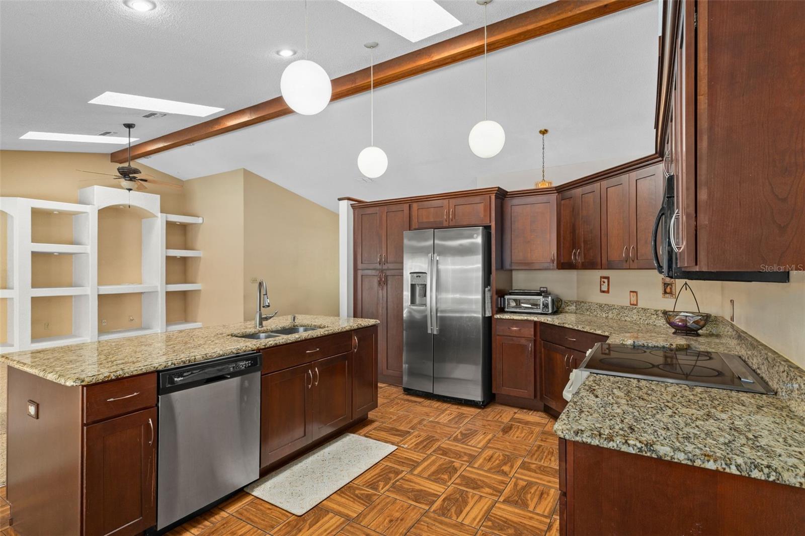 VOSS OAK LAKE ESTATE - Residential