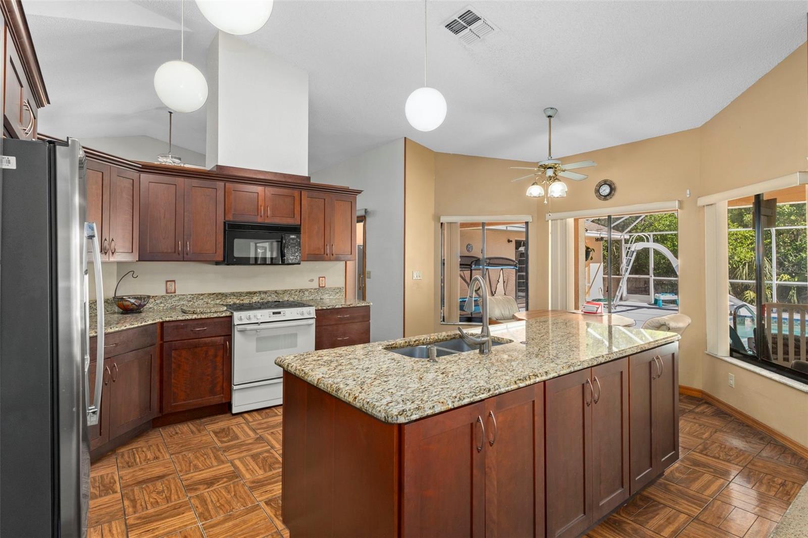 VOSS OAK LAKE ESTATE - Residential