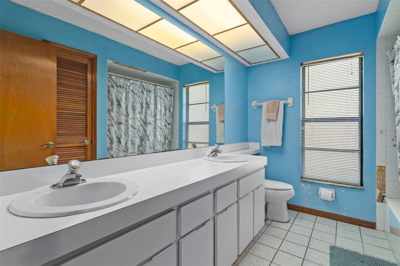 VOSS OAK LAKE ESTATE - Residential