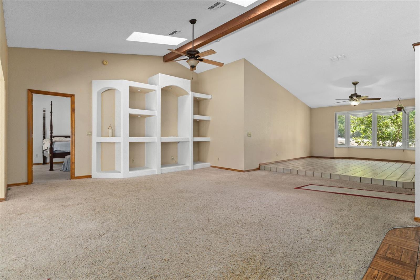 VOSS OAK LAKE ESTATE - Residential