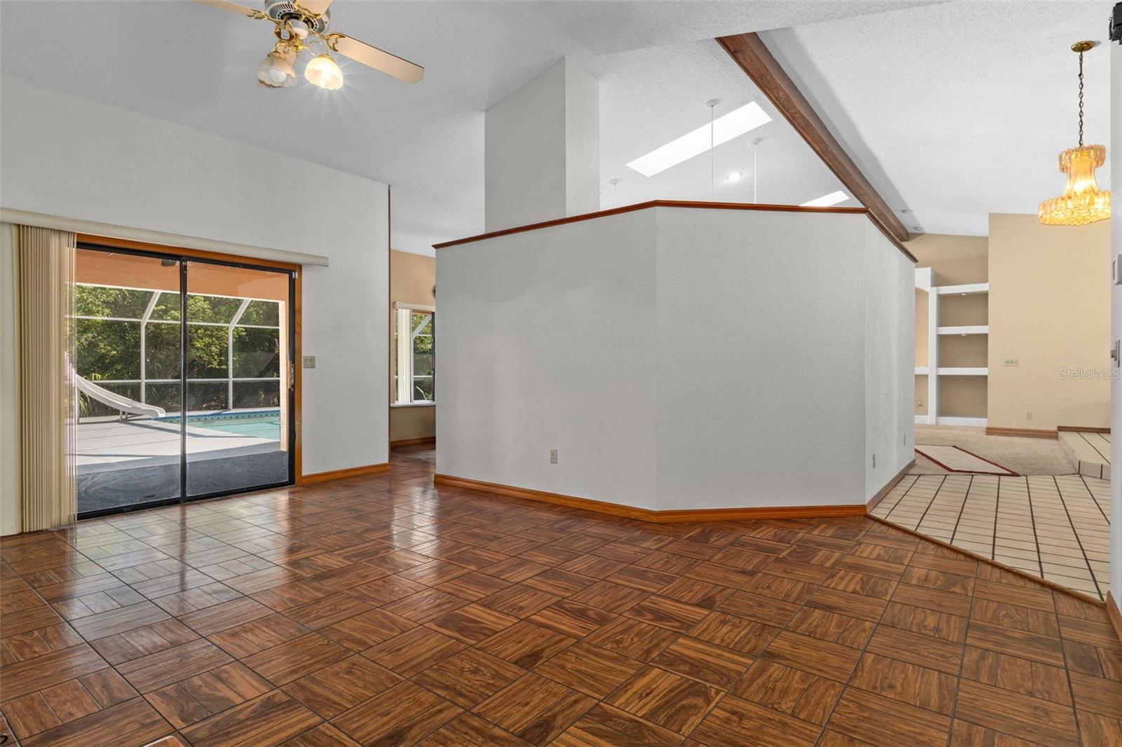 VOSS OAK LAKE ESTATE - Residential