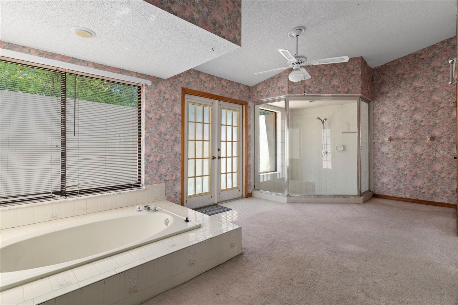 VOSS OAK LAKE ESTATE - Residential