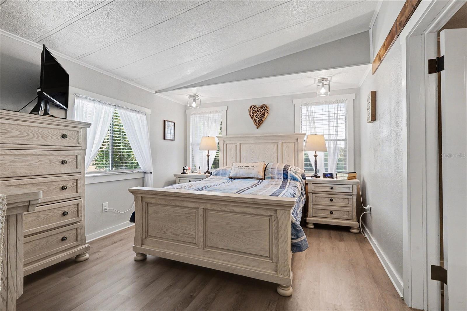 FLORAL LAKES - Residential