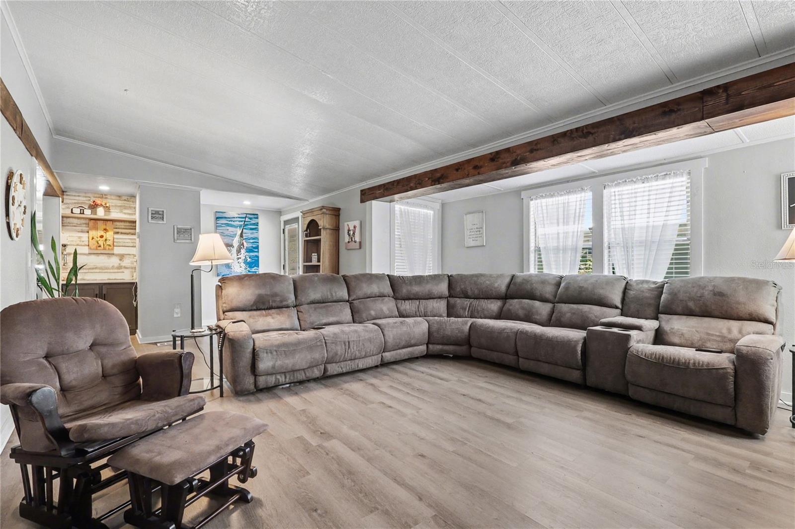 FLORAL LAKES - Residential