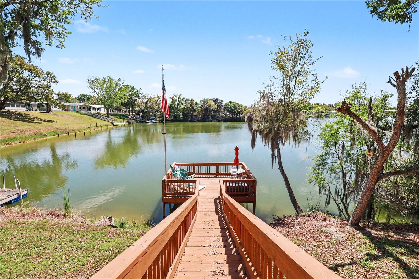 FLORAL LAKES - Residential