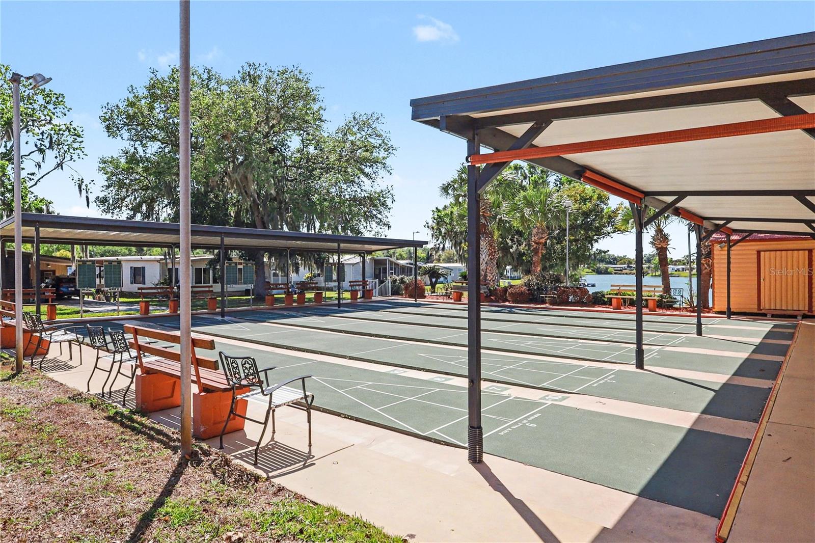 FLORAL LAKES - Residential