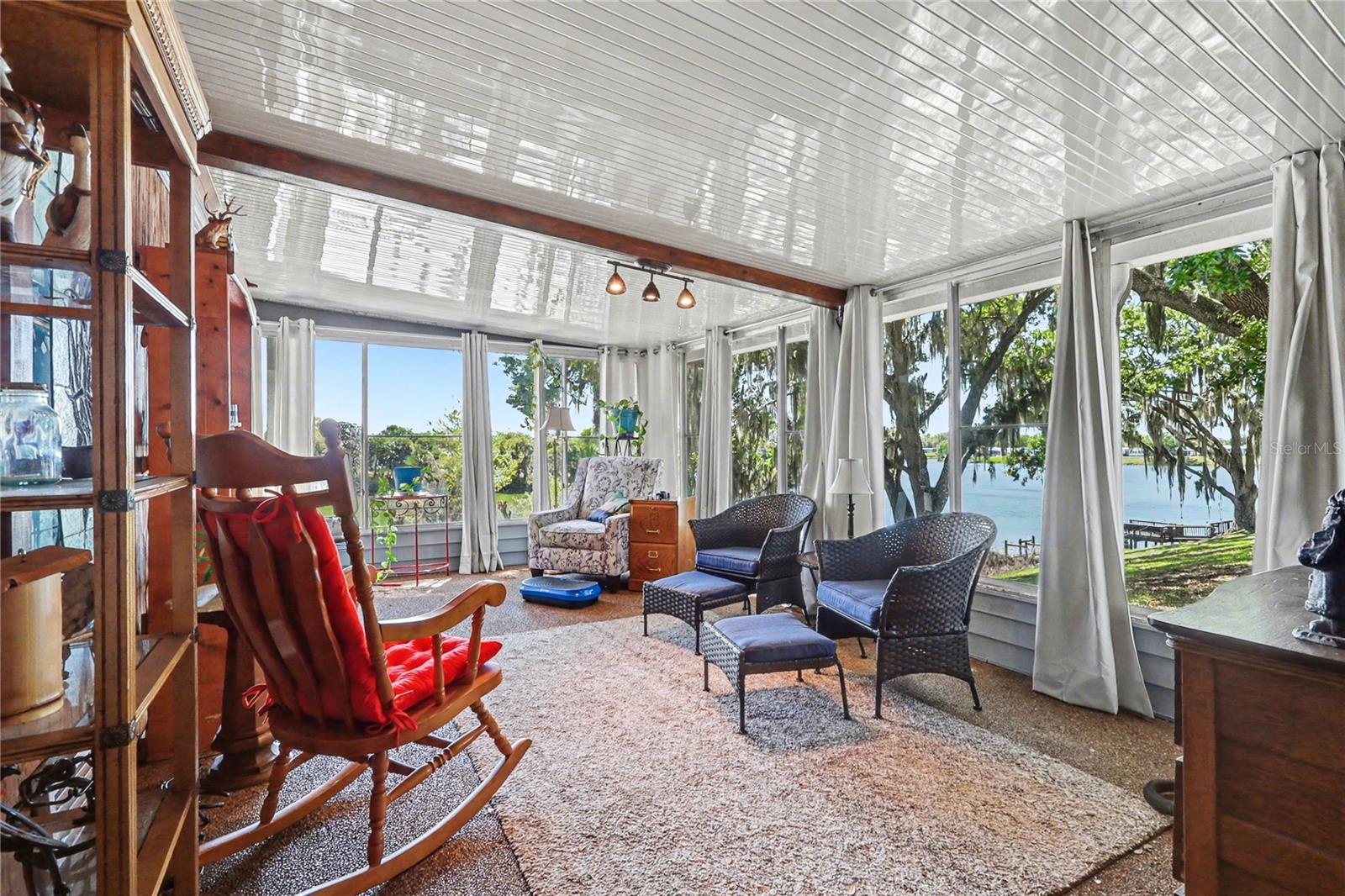 FLORAL LAKES - Residential