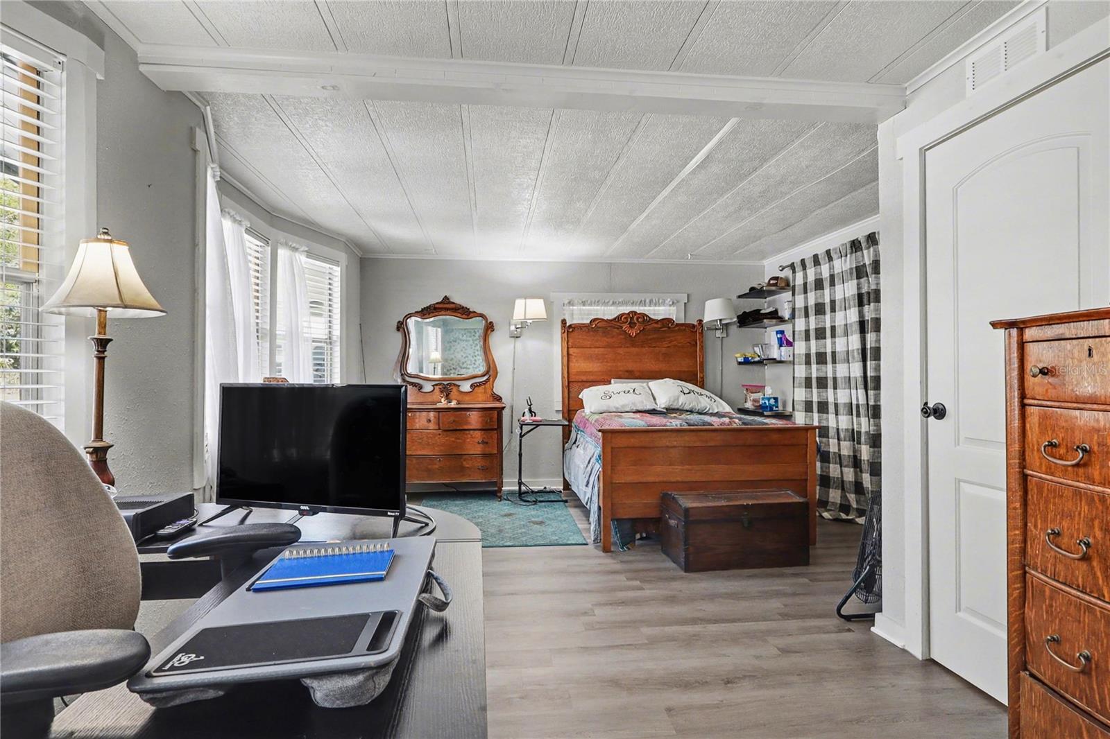 FLORAL LAKES - Residential