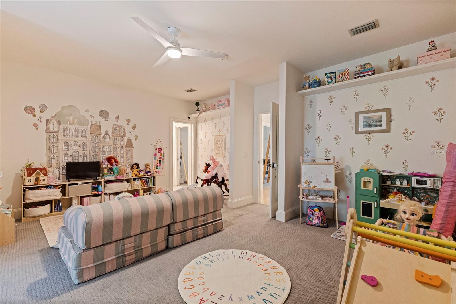 TAMPA PALMS - Residential