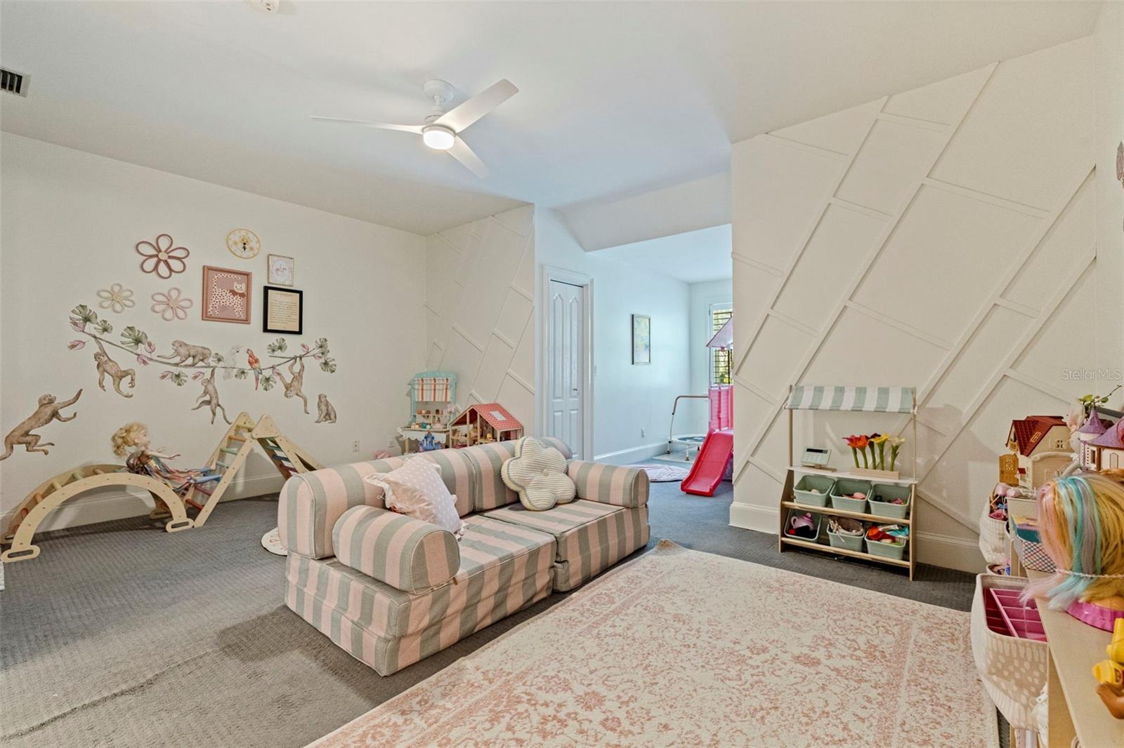 TAMPA PALMS - Residential