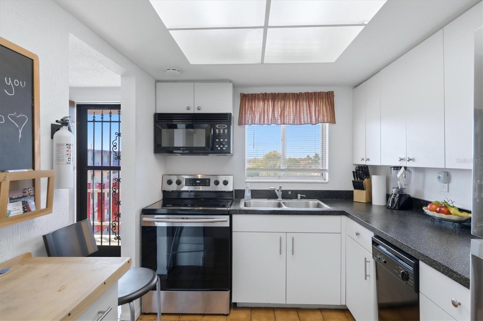 BAYSHORE ON THE LAKE APTS SEC 2 - Residential