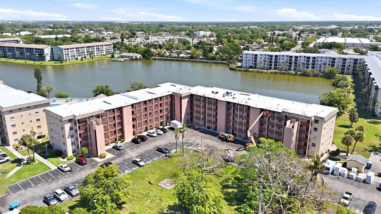 BAYSHORE ON THE LAKE APTS SEC 2 - Residential