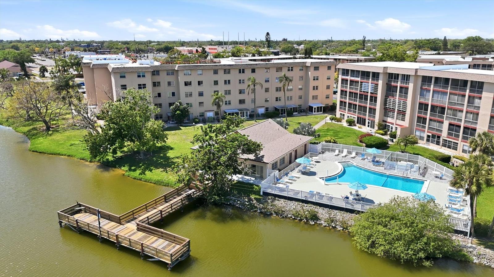 BAYSHORE ON THE LAKE APTS SEC 2 - Residential