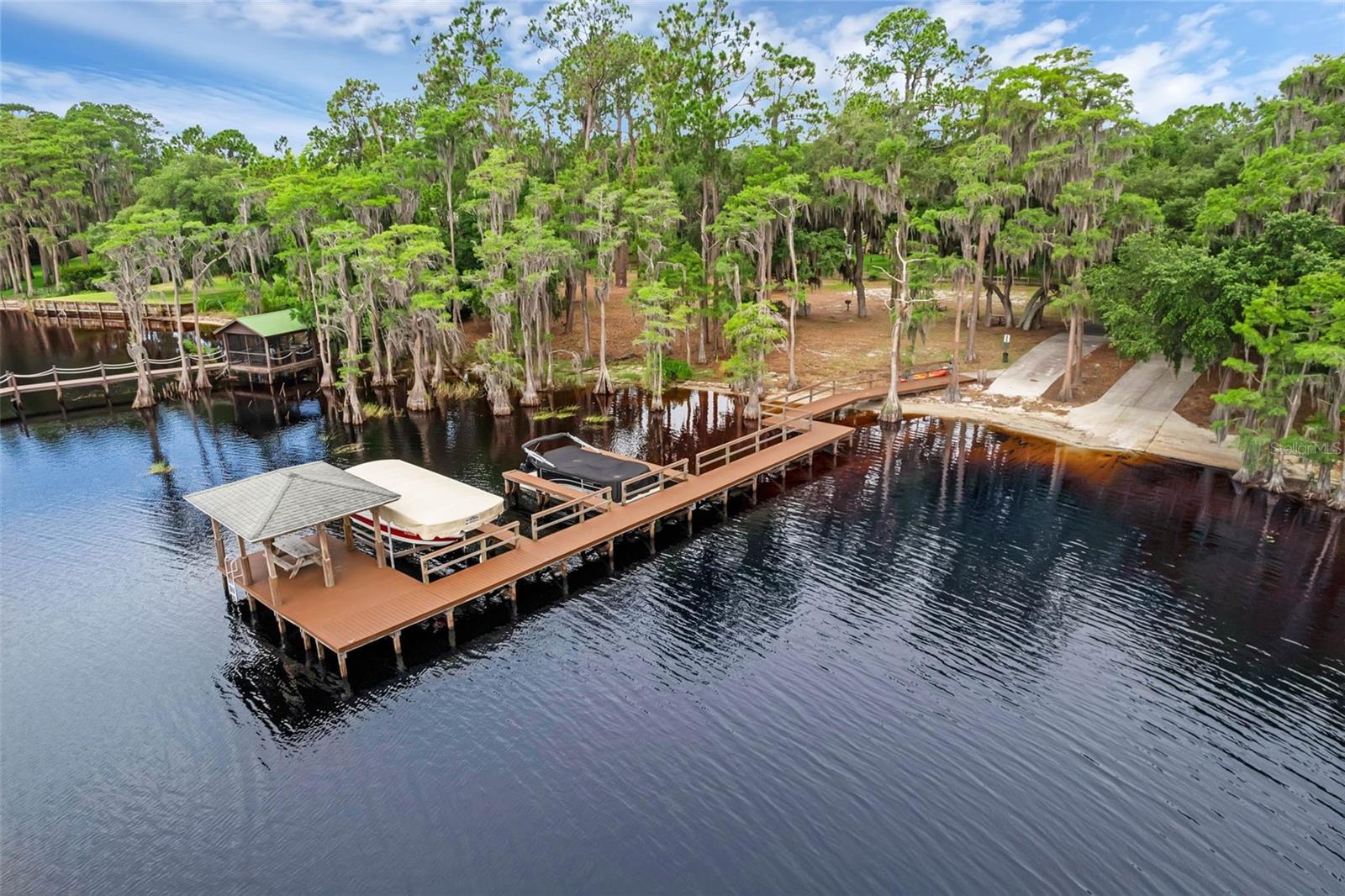 HILLS OF LAKE LOUISA SUB - Residential