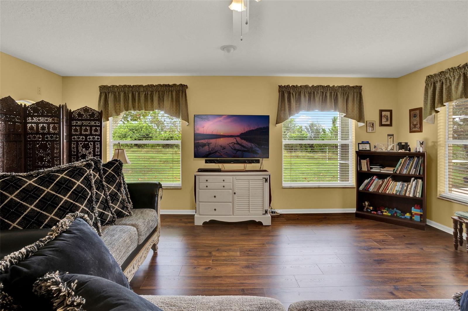 HILLS OF LAKE LOUISA SUB - Residential