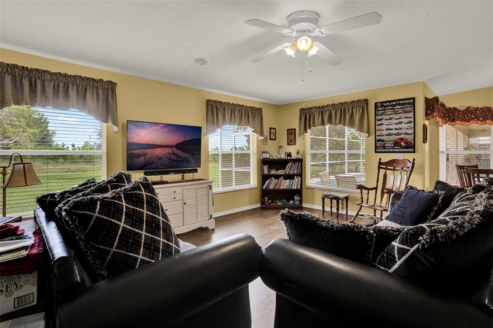 HILLS OF LAKE LOUISA SUB - Residential