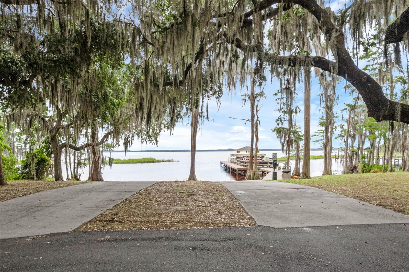 HILLS OF LAKE LOUISA SUB - Residential