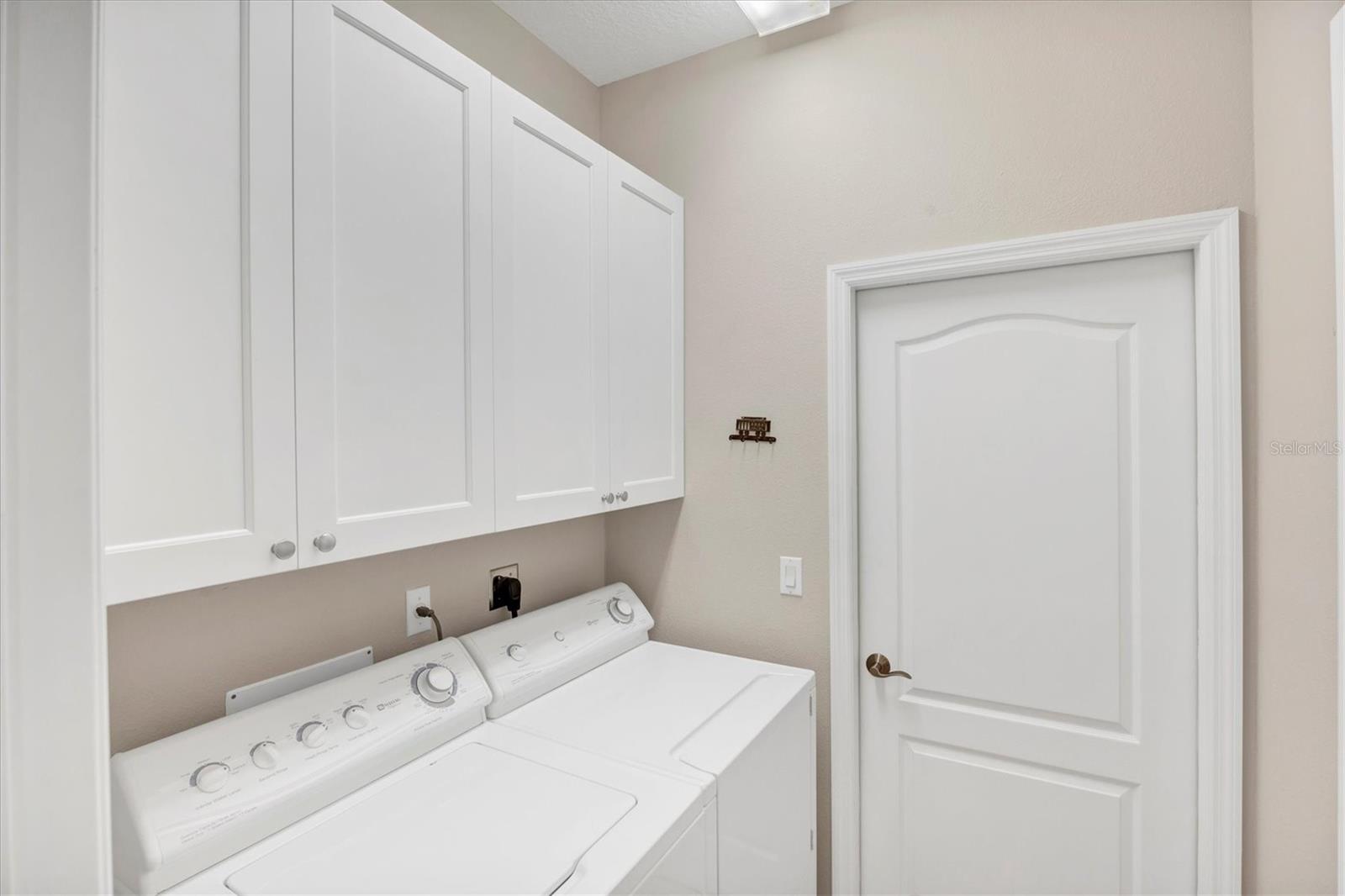 PELICAN POINTE GOLF & COUNTRY CLUB - Residential