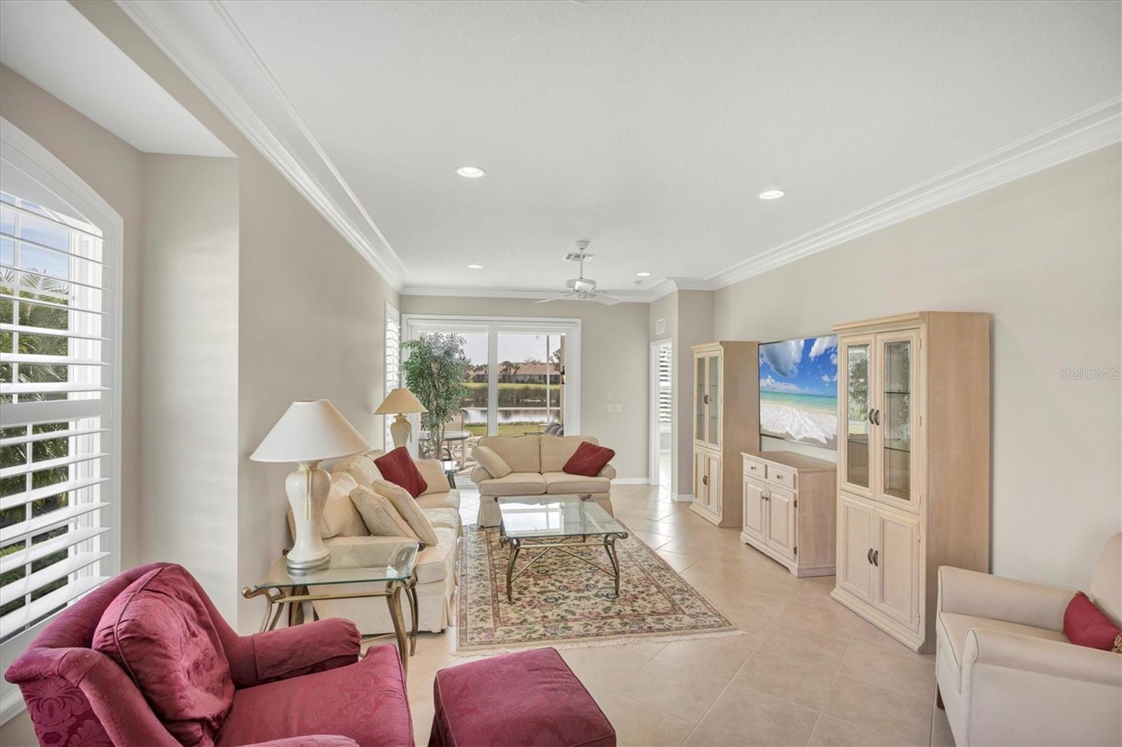 PELICAN POINTE GOLF & COUNTRY CLUB - Residential