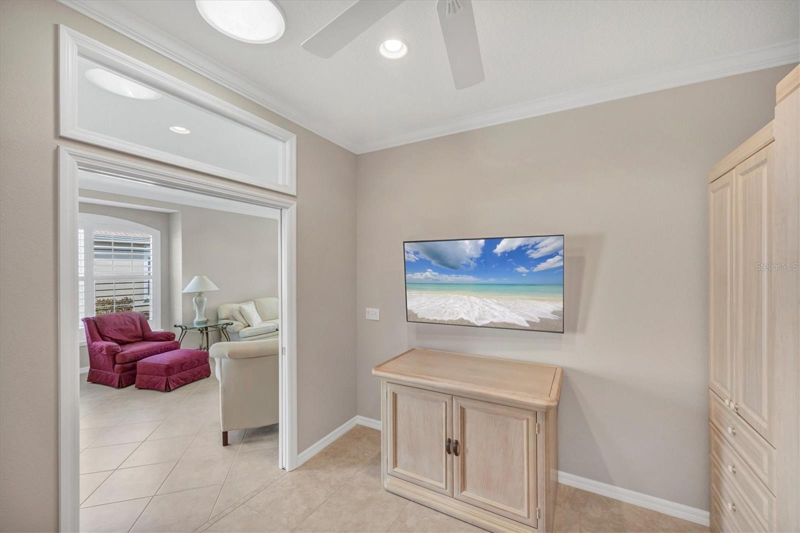 PELICAN POINTE GOLF & COUNTRY CLUB - Residential