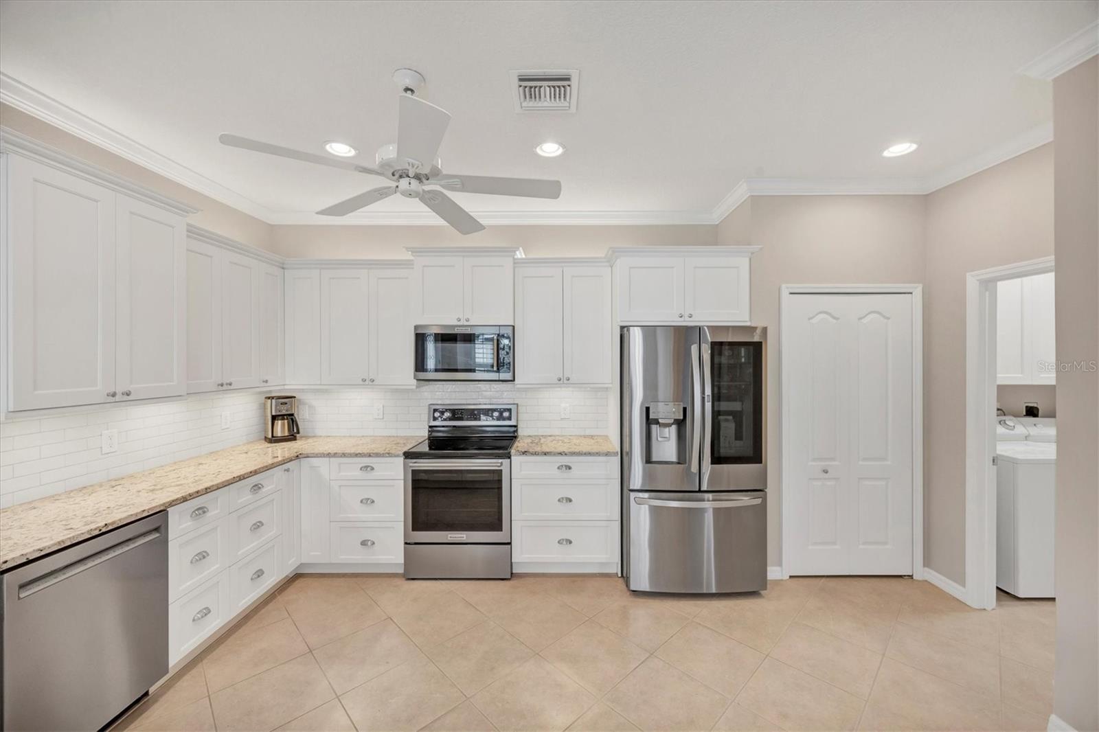 PELICAN POINTE GOLF & COUNTRY CLUB - Residential