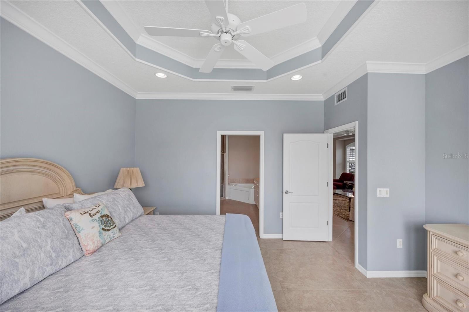 PELICAN POINTE GOLF & COUNTRY CLUB - Residential