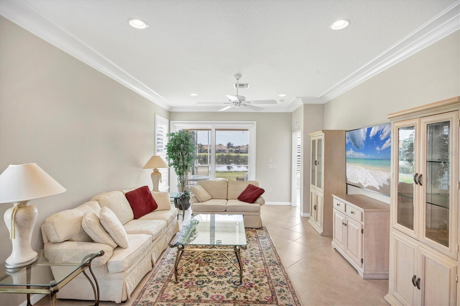 PELICAN POINTE GOLF & COUNTRY CLUB - Residential