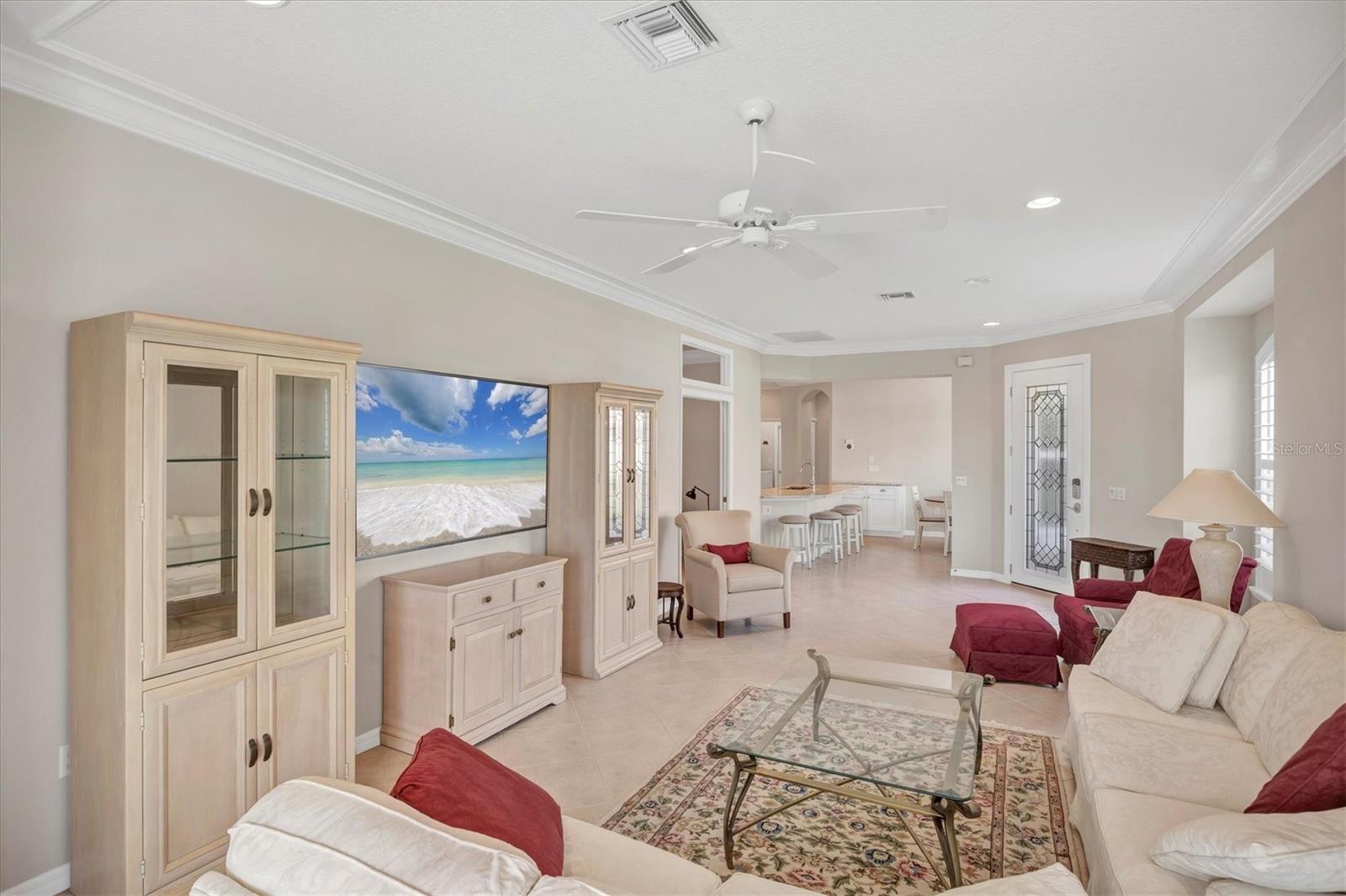 PELICAN POINTE GOLF & COUNTRY CLUB - Residential