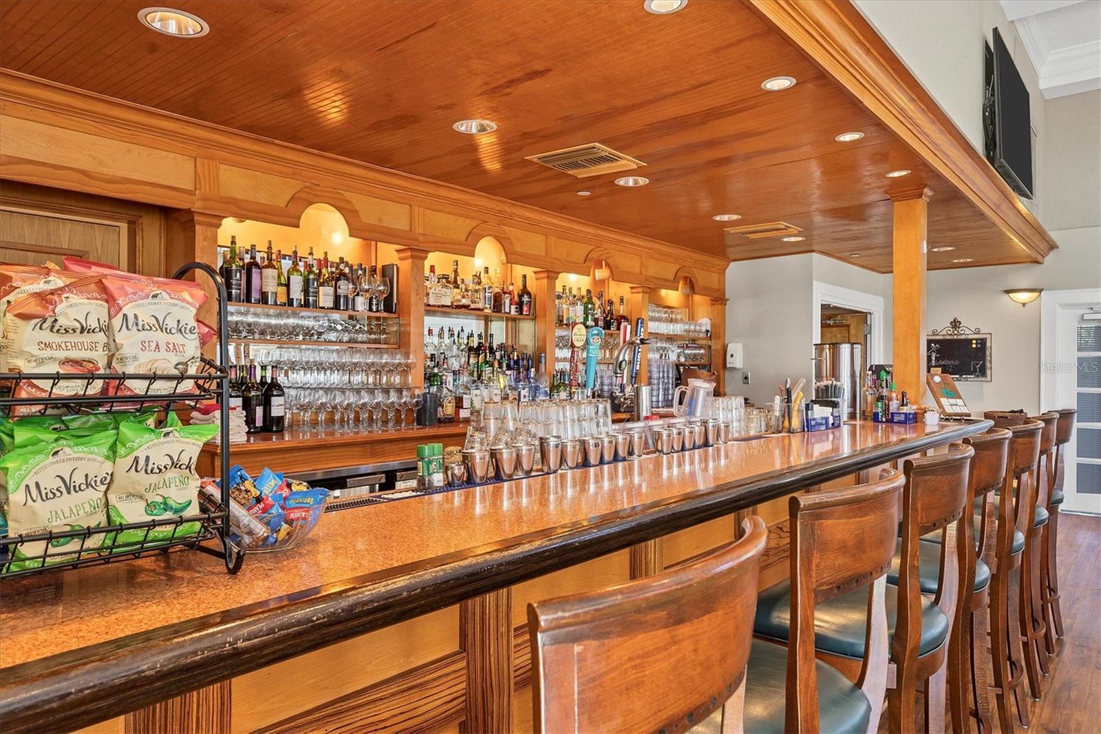 PELICAN POINTE GOLF & COUNTRY CLUB - Residential