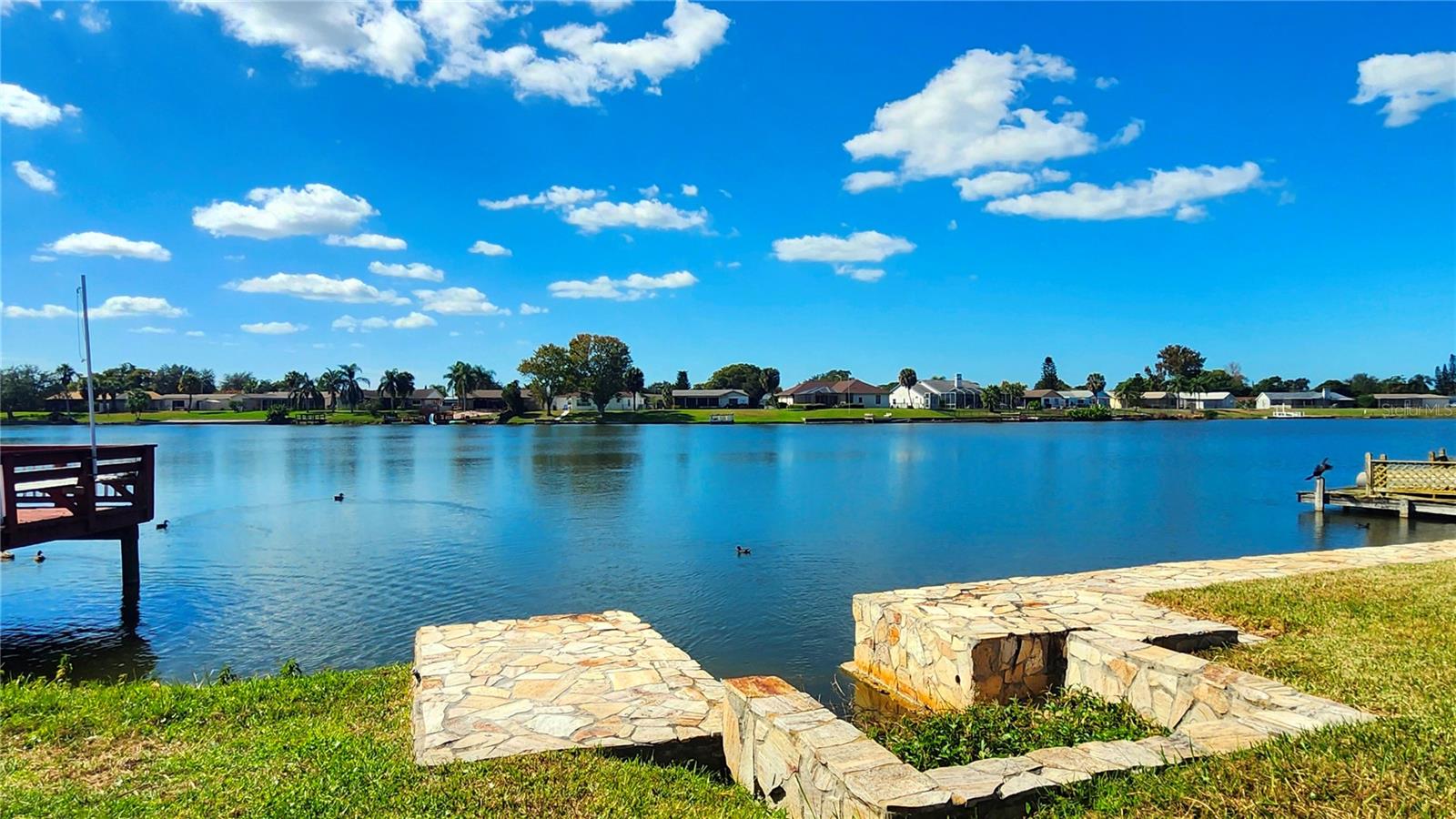 9709 LAKESIDE LANE