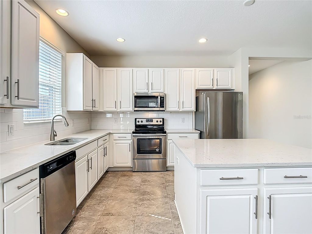 Photo of 1813 Castleton Dr, Saint Cloud, FL 34771 (MLS # O6384214)