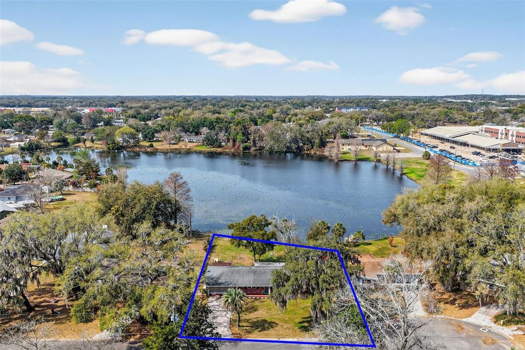 Photo of 1219 Oak Dr, Leesburg, FL 34748 (MLS # G5108371)